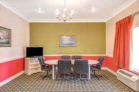 Days Inn & Suites by Wyndham Osceola AR