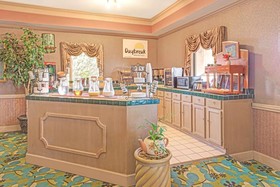 Days Inn & Suites by Wyndham Osceola AR