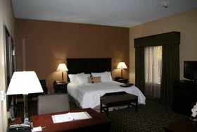 Hampton Inn & Suites Pine Bluff