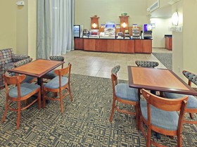 Holiday Inn Express & Suites Pine Bluff/Pines Mall