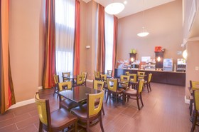 Holiday Inn Express & Suites Pine Bluff/Pines Mall