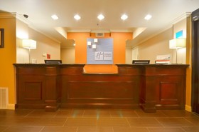 Holiday Inn Express & Suites Pine Bluff/Pines Mall
