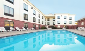 Holiday Inn Express & Suites Pine Bluff/Pines Mall