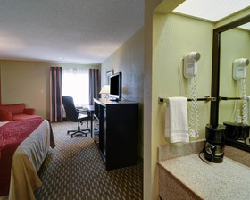 Quality Inn & Suites Pine Bluff