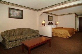 Quality Inn & Suites Pine Bluff