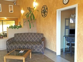 Americas Best Value Inn & Suites