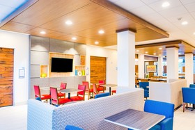 Holiday Inn Express & Suites Russellville