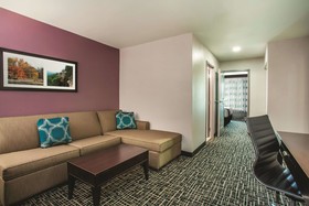 La Quinta Inn & Suites by Wyndham Russellville
