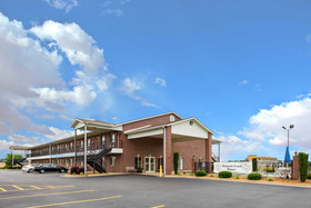 Econo Lodge  Inn & Suites Searcy