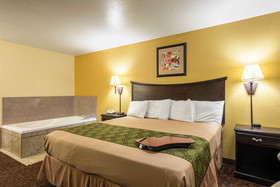 Econo Lodge  Inn & Suites Searcy