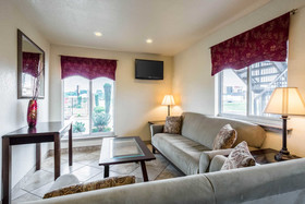 Econo Lodge  Inn & Suites Searcy