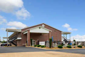 Econo Lodge  Inn & Suites Searcy