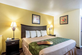 Econo Lodge  Inn & Suites Searcy