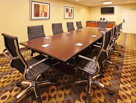Holiday Inn Express Hotel & Suites Searcy