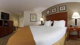 Holiday Inn Express Hotel & Suites Searcy