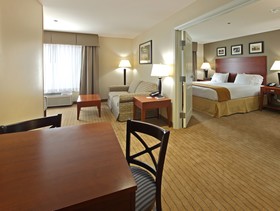 Holiday Inn Express Hotel & Suites Searcy