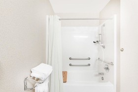 Super 8 by Wyndham Searcy AR