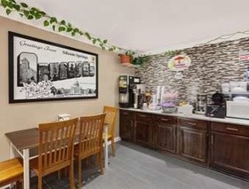 Super 8 by Wyndham Siloam Springs
