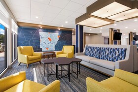 Holiday Inn Express & Suites Springdale Fayetteville Area