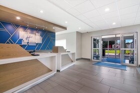 Holiday Inn Express & Suites Springdale Fayetteville Area