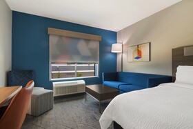 Holiday Inn Express & Suites Springdale Fayetteville Area