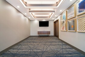 Holiday Inn Express & Suites Springdale Fayetteville Area