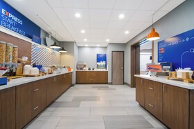 Holiday Inn Express & Suites Springdale Fayetteville Area