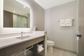Holiday Inn Express & Suites Springdale Fayetteville Area
