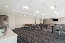 Holiday Inn Express & Suites Springdale Fayetteville Area