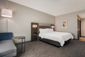 Holiday Inn Express & Suites Springdale Fayetteville Area