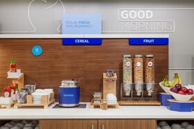 Holiday Inn Express & Suites Springdale Fayetteville Area