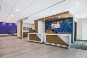 Holiday Inn Express & Suites Springdale Fayetteville Area