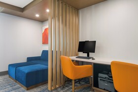 Holiday Inn Express & Suites Springdale Fayetteville Area