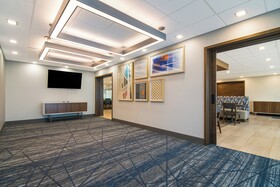 Holiday Inn Express & Suites Springdale Fayetteville Area
