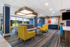 Holiday Inn Express & Suites Springdale Fayetteville Area
