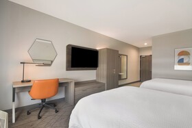 Holiday Inn Express & Suites Springdale Fayetteville Area