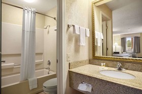 Days Inn & Suites by Wyndham Stuttgart