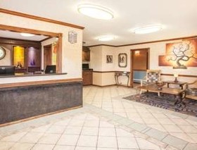 Super 8 by Wyndham Van Buren/Ft. Smith Area
