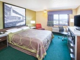 Super 8 by Wyndham Van Buren/Ft. Smith Area