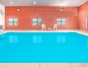 Super 8 by Wyndham Van Buren/Ft. Smith Area