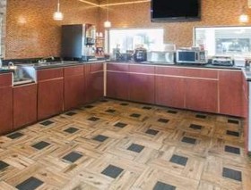 Super 8 by Wyndham Van Buren/Ft. Smith Area