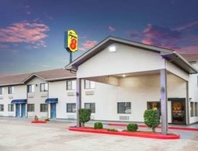 Super 8 by Wyndham Van Buren/Ft. Smith Area