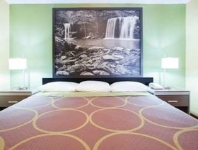 Super 8 by Wyndham Van Buren/Ft. Smith Area