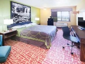 Super 8 by Wyndham Van Buren/Ft. Smith Area
