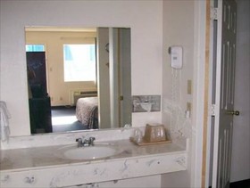 American Inn and Suites