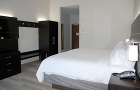 Holiday Inn Express & Suites White Hall