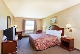 Days Inn & Suites by Wyndham Wynne