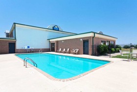 Days Inn & Suites by Wyndham Wynne