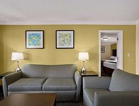Solara Inn & Suites