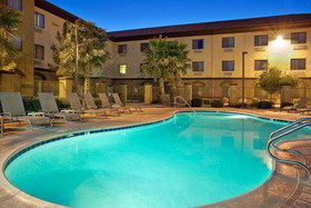 Holiday Inn Express & Suites Barstow